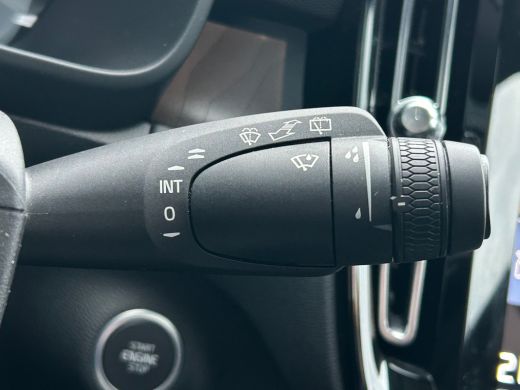 Volvo  XC40 1.5 T5 Plug-in hybrid Ultimate Dark | Panoramadak | Trekhaak | 21" | Camera | ActivLease financial lease