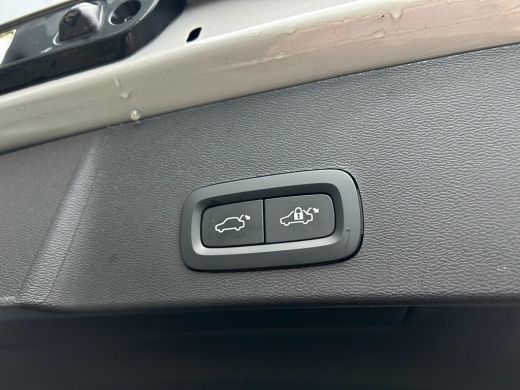 Volvo  XC40 1.5 T5 Plug-in hybrid Ultimate Dark | Panoramadak | Trekhaak | 21" | Camera | ActivLease financial lease