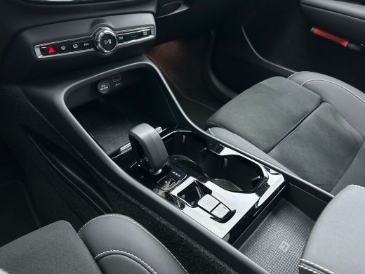 Volvo  XC40 1.5 T5 Plug-in hybrid Ultimate Dark | Panoramadak | Trekhaak | 21" | Camera | ActivLease financial lease