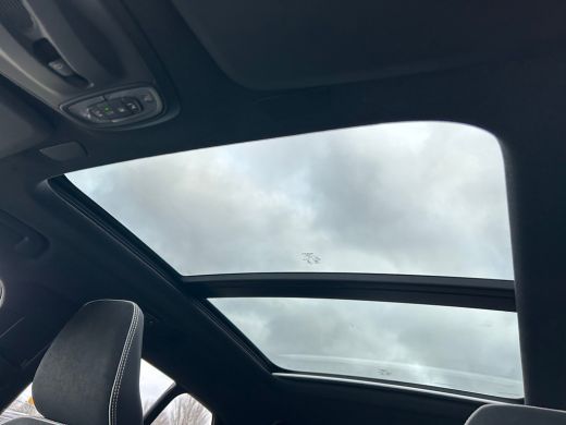 Volvo  XC40 1.5 T5 Plug-in hybrid Ultimate Dark | Panoramadak | Trekhaak | 21" | Camera | ActivLease financial lease