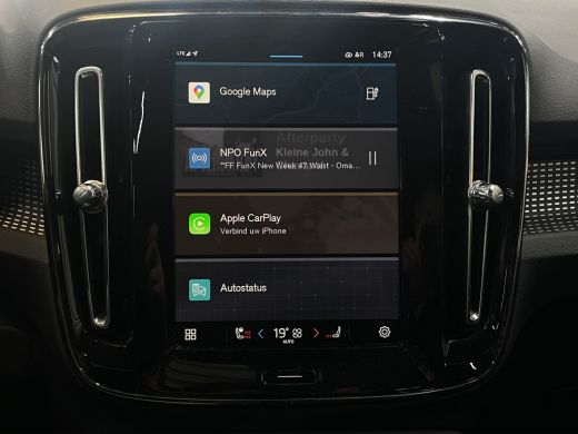 Volvo  XC40 Recharge P8 AWD R-Design 408pk | Trekhaak | Harman/Kardon | Panoramadak | Memory | Stuur/stoelver... ActivLease financial lease