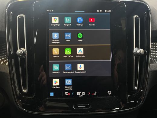 Volvo  XC40 Recharge P8 AWD R-Design 408pk | Trekhaak | Harman/Kardon | Panoramadak | Memory | Stuur/stoelver... ActivLease financial lease