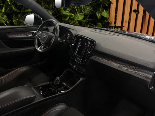 Volvo  XC40 Recharge P8 AWD R-Design 408pk | Trekhaak | Harman/Kardon | Panoramadak | Memory | Stuur/stoelver... ActivLease financial lease