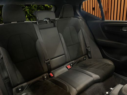 Volvo  XC40 Recharge P8 AWD R-Design 408pk | Trekhaak | Harman/Kardon | Panoramadak | Memory | Stuur/stoelver... ActivLease financial lease