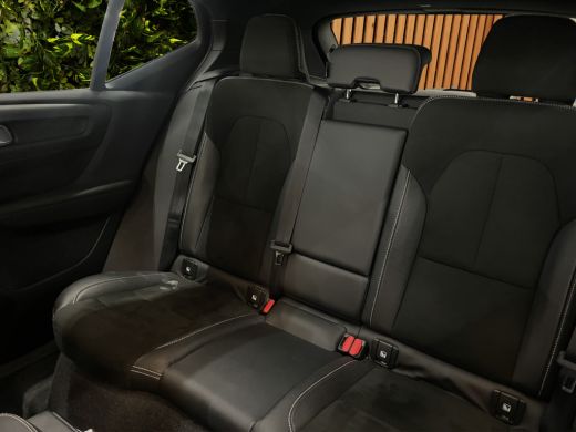 Volvo  XC40 Recharge P8 AWD R-Design 408pk | Trekhaak | Harman/Kardon | Panoramadak | Memory | Stuur/stoelver... ActivLease financial lease