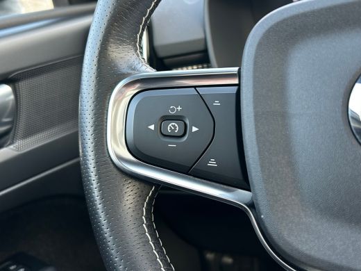 Volvo  XC40 Recharge P8 AWD R-Design | SoH 90% | Panoramadak | Trekhaak | Camera | ActivLease financial lease