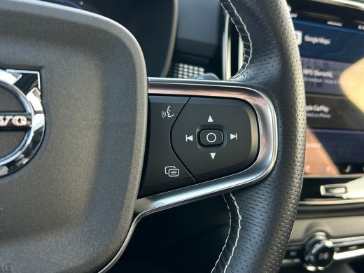 Volvo  XC40 Recharge P8 AWD R-Design | SoH 90% | Panoramadak | Trekhaak | Camera | ActivLease financial lease