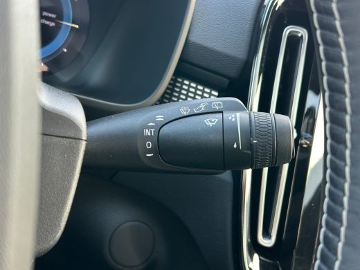 Volvo  XC40 Recharge P8 AWD R-Design | SoH 90% | Panoramadak | Trekhaak | Camera | ActivLease financial lease