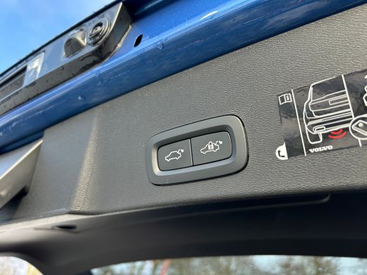 Volvo  XC40 Recharge P8 AWD R-Design | SoH 90% | Panoramadak | Trekhaak | Camera | ActivLease financial lease