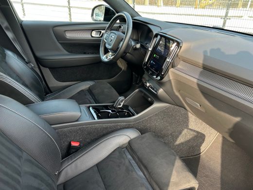 Volvo  XC40 Recharge P8 AWD R-Design | SoH 90% | Panoramadak | Trekhaak | Camera | ActivLease financial lease