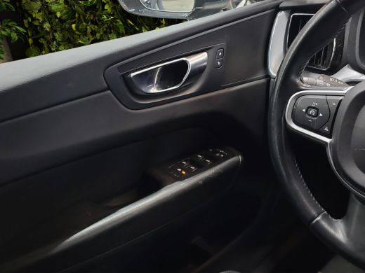 Volvo  XC60 2.0 B5 Business Pro | Trekhaak | Camera | Keyless | Adaptive Cruise ActivLease financial lease