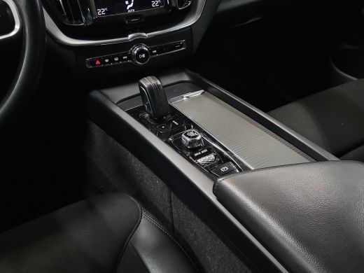 Volvo  XC60 2.0 B5 Business Pro | Trekhaak | Camera | Keyless | Adaptive Cruise ActivLease financial lease