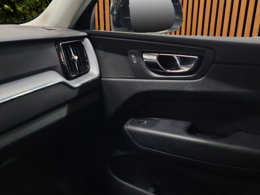 Volvo  XC60 2.0 B5 Business Pro | Trekhaak | Camera | Keyless | Adaptive Cruise ActivLease financial lease