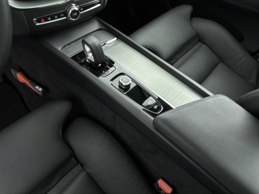 Volvo  XC60 T6 Plug-in hybrid Ultimate Dark | SILVER DAWN | Trekhaak | PDC V+A 360 camera | Stoel + Stuurverw... ActivLease financial lease