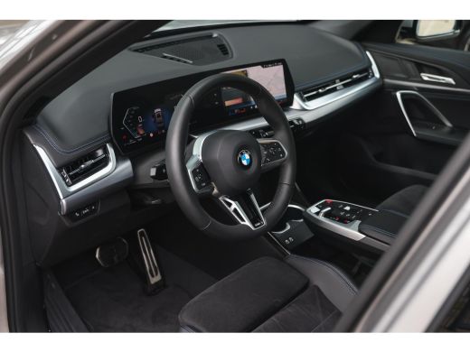 BMW X1 sDrive18i M Sport Automaat / Panoramadak / Sportstoelen / Achteruitrijcamera / M Adaptief onderst... ActivLease financial lease