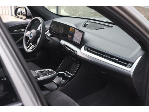 BMW X1 sDrive18i M Sport Automaat / Panoramadak / Sportstoelen / Achteruitrijcamera / M Adaptief onderst... ActivLease financial lease