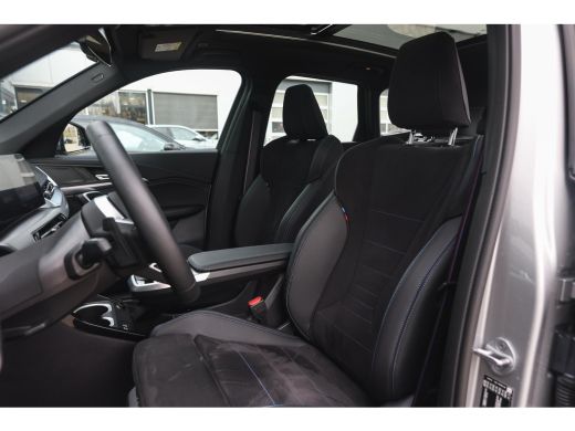 BMW X1 sDrive18i M Sport Automaat / Panoramadak / Sportstoelen / Achteruitrijcamera / M Adaptief onderst... ActivLease financial lease