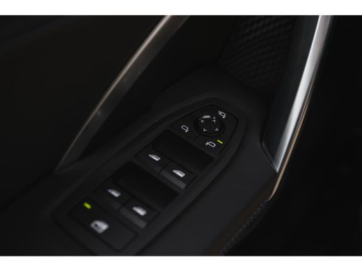 BMW X1 sDrive18i M Sport Automaat / Panoramadak / Sportstoelen / Achteruitrijcamera / M Adaptief onderst... ActivLease financial lease