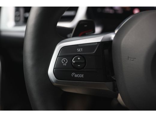 BMW X1 sDrive18i M Sport Automaat / Panoramadak / Sportstoelen / Achteruitrijcamera / M Adaptief onderst... ActivLease financial lease