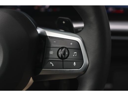 BMW X1 sDrive18i M Sport Automaat / Panoramadak / Sportstoelen / Achteruitrijcamera / M Adaptief onderst... ActivLease financial lease