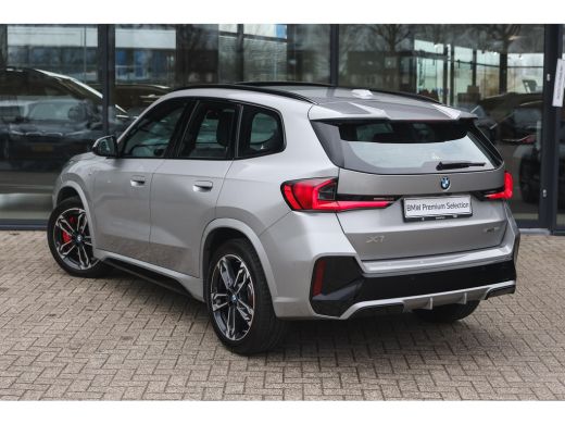 BMW X1 sDrive18i M Sport Automaat / Panoramadak / Sportstoelen / Achteruitrijcamera / M Adaptief onderst... ActivLease financial lease