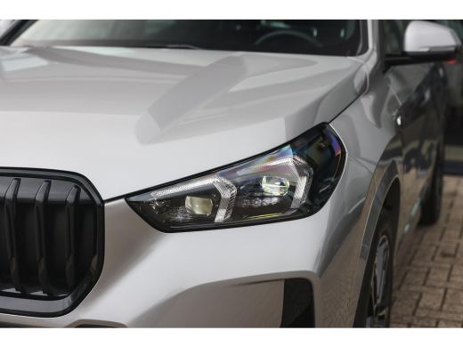 BMW X1 sDrive18i M Sport Automaat / Panoramadak / Sportstoelen / Achteruitrijcamera / M Adaptief onderst... ActivLease financial lease