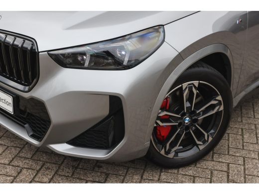 BMW X1 sDrive18i M Sport Automaat / Panoramadak / Sportstoelen / Achteruitrijcamera / M Adaptief onderst... ActivLease financial lease