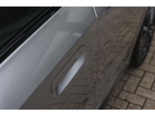 BMW X1 sDrive18i M Sport Automaat / Panoramadak / Sportstoelen / Achteruitrijcamera / M Adaptief onderst... ActivLease financial lease