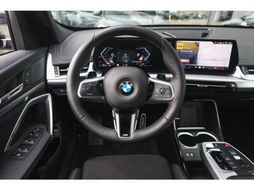 BMW X1 sDrive18i M Sport Automaat / Panoramadak / Sportstoelen / Achteruitrijcamera / M Adaptief onderst... ActivLease financial lease
