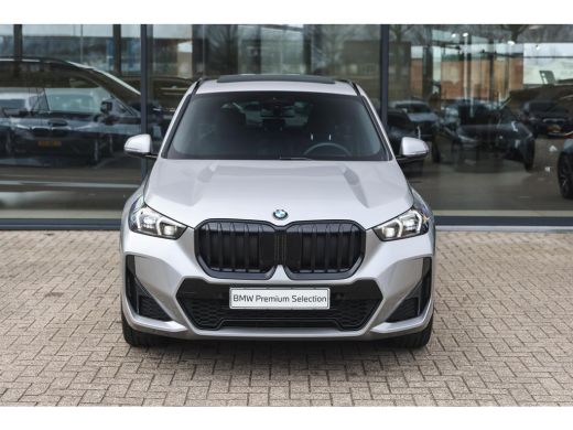 BMW X1 sDrive18i M Sport Automaat / Panoramadak / Sportstoelen / Achteruitrijcamera / M Adaptief onderst... ActivLease financial lease