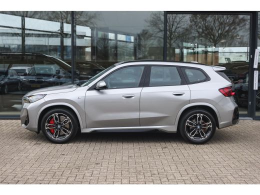 BMW X1 sDrive18i M Sport Automaat / Panoramadak / Sportstoelen / Achteruitrijcamera / M Adaptief onderst... ActivLease financial lease