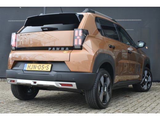 Fiat Grande Panda La Prima 11 kW 44 kWh | Stuur/Stoelverwarming | Navigatie | Achteruitrijcamera | Climate Control ... ActivLease financial lease
