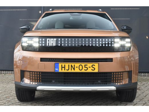 Fiat Grande Panda La Prima 11 kW 44 kWh | Stuur/Stoelverwarming | Navigatie | Achteruitrijcamera | Climate Control ... ActivLease financial lease