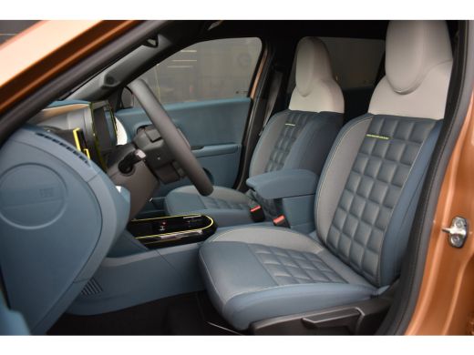 Fiat Grande Panda La Prima 11 kW 44 kWh | Stuur/Stoelverwarming | Navigatie | Achteruitrijcamera | Climate Control ... ActivLease financial lease