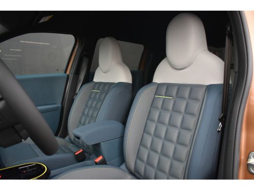 Fiat Grande Panda La Prima 11 kW 44 kWh | Stuur/Stoelverwarming | Navigatie | Achteruitrijcamera | Climate Control ... ActivLease financial lease