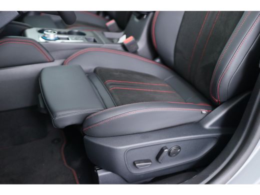 Ford Kuga Plug-In Hybrid ST-Line X | Trekhaak Elek. Wegklapbaar | Elek. Panoramadak | Winter Pack | Matrix ... ActivLease financial lease