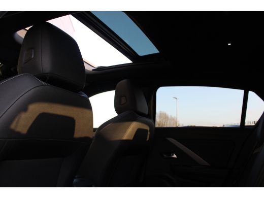 Opel Astra 1.6 Hybrid Ultimate | Automaat | Navigatie | Camera | Panorama/schuifdak | Black pack | 7.500km | ActivLease financial lease