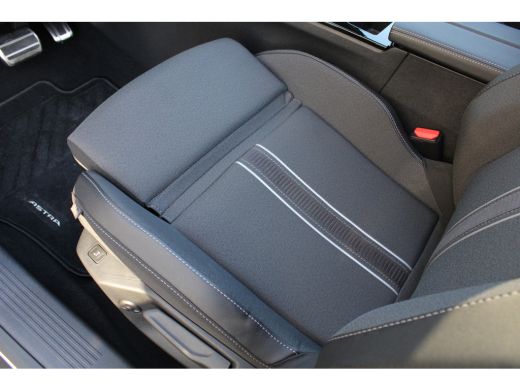 Opel Astra 1.6 Hybrid Ultimate | Automaat | Navigatie | Camera | Panorama/schuifdak | Black pack | 7.500km | ActivLease financial lease