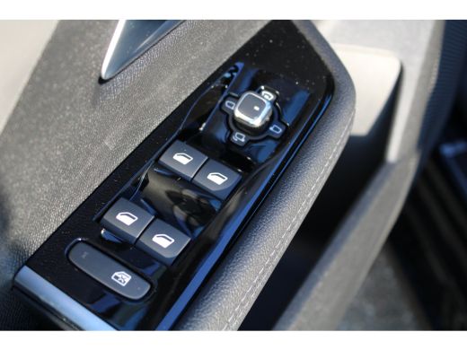 Opel Astra 1.6 Hybrid Ultimate | Automaat | Navigatie | Camera | Panorama/schuifdak | Black pack | 7.500km | ActivLease financial lease