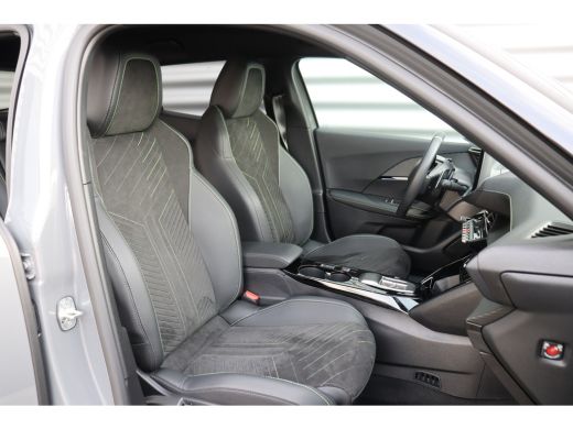 Peugeot 2008 1.2 HYBRID 145PK GT PACK AUTOMAAT / NAVI / LEDER / CLIMA / LED / PDC / 17" LMV / KEYLESS / 360&deg; C... ActivLease financial lease