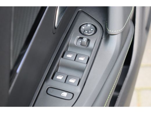 Peugeot 2008 1.2 HYBRID 145PK GT PACK AUTOMAAT / NAVI / LEDER / CLIMA / LED / PDC / 17" LMV / KEYLESS / 360&deg; C... ActivLease financial lease