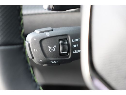 Peugeot 2008 1.2 HYBRID 145PK GT PACK AUTOMAAT / NAVI / LEDER / CLIMA / LED / PDC / 17" LMV / KEYLESS / 360&deg; C... ActivLease financial lease