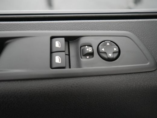 Peugeot e-Expert L3 75 kWh STX | ECall: Peugeot Connect SOS & Assistance | Elektrisch bedienbare en verwarmbare bu... ActivLease financial lease