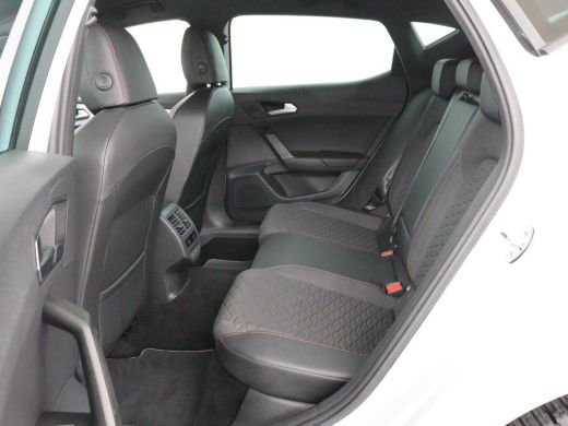 Seat Leon 1.4 TSI eHybrid PHEV FR | Trekhaak | Adaptive cruise | Carplay | Sfeerverlichting | Navigatie | S... ActivLease financial lease