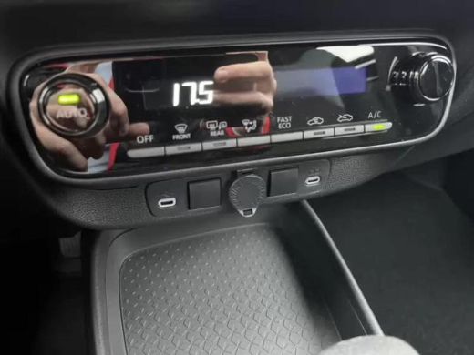 Toyota Aygo Hybrid 115 play **HYBRIDE/ AUTOMAAT/ NIEUWE AUTOMAAT** ActivLease financial lease