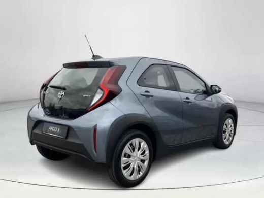 Toyota Aygo Hybrid 115 play **HYBRIDE/ AUTOMAAT/ NIEUWE AUTOMAAT** ActivLease financial lease