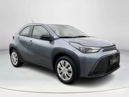 Toyota Aygo Hybrid 115 play **HYBRIDE/ AUTOMAAT/ NIEUWE AUTOMAAT** ActivLease financial lease