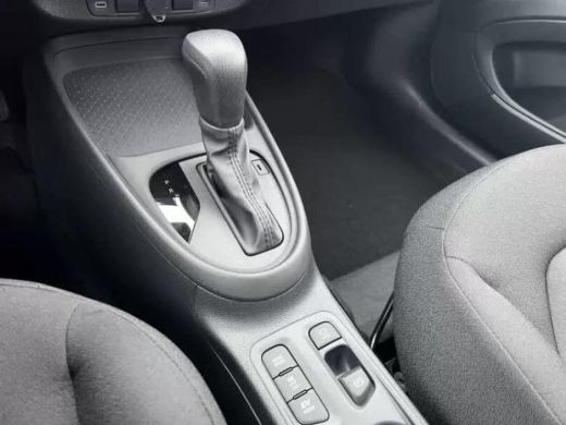 Toyota Aygo Hybrid 115 play **HYBRIDE/ AUTOMAAT/ NIEUWE AUTOMAAT** ActivLease financial lease