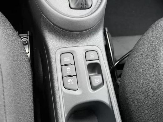 Toyota Aygo Hybrid 115 play **HYBRIDE/ AUTOMAAT/ NIEUWE AUTO** ActivLease financial lease