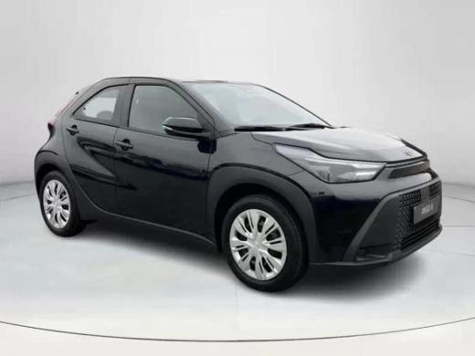Toyota Aygo Hybrid 115 play **HYBRIDE/ AUTOMAAT/ NIEUWE AUTO** ActivLease financial lease